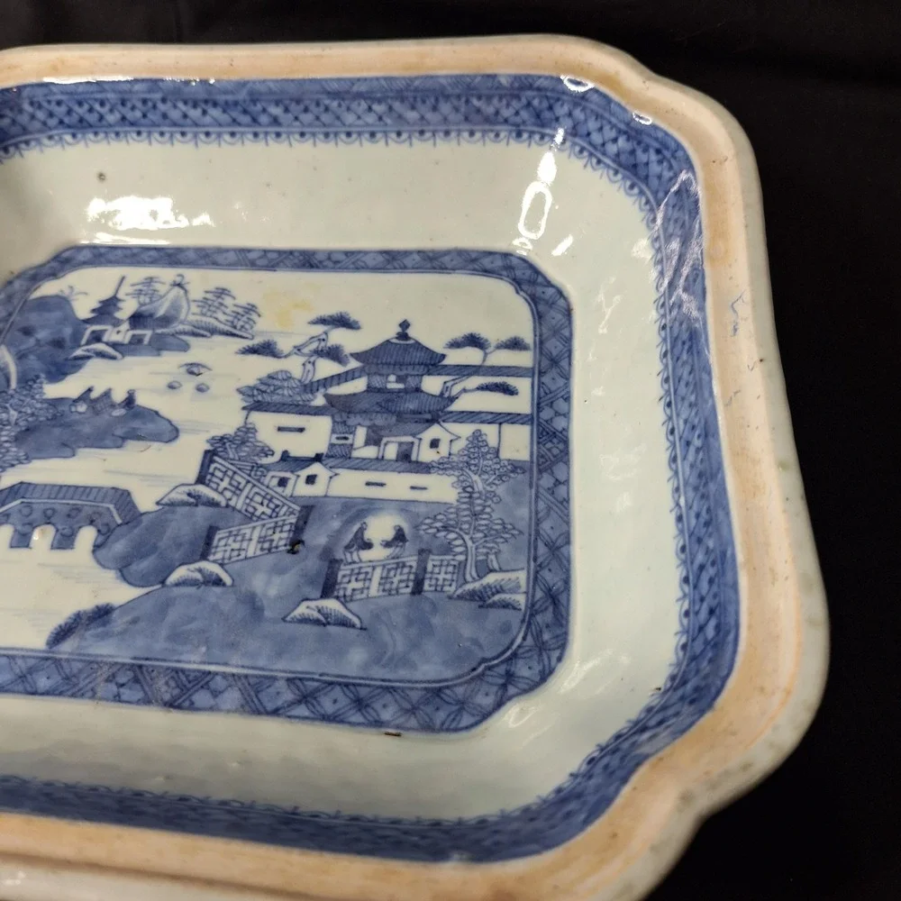 Antique 19th Century Chinese Export‎ Nanking Porcelain Vegetable Dish Scalloped